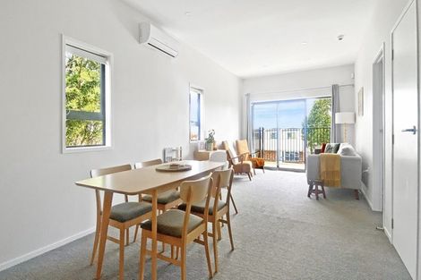 Photo of property in 15 Whakarato Way, Takanini, 2112