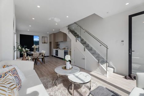 Photo of property in 8/10 Hutchinsons Road, Bucklands Beach, Auckland, 2014