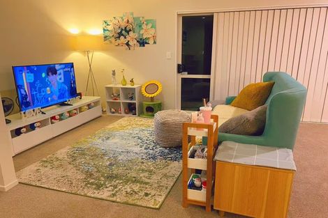 Photo of property in 2/27 Lucienne Drive, Ranui, Auckland, 0612