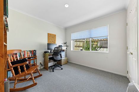 Photo of property in 108 Golfland Drive, Golflands, Auckland, 2013