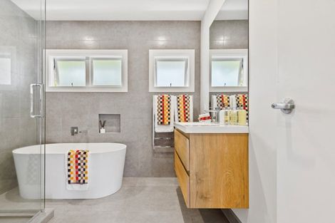 Photo of property in 36 Montgomery Avenue, Rothesay Bay, Auckland, 0630