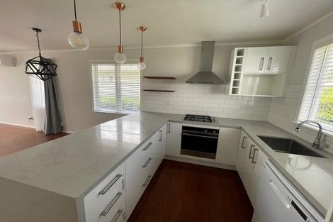 Photo of property in 60 St Leonards Road, Kelston, Auckland, 0602