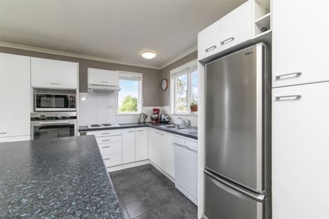 Photo of property in 2/118 Triangle Road, Massey, Auckland, 0614