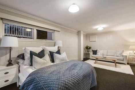 Photo of property in 225 Forrest Hill Road, Forrest Hill, Auckland, 0620