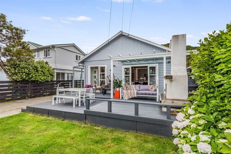 Photo of property in 37 Tuatoru Street, Eastbourne, Lower Hutt, 5013
