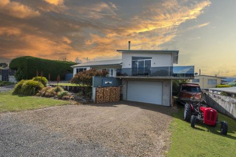 Photo of property in 18 Robbie Street, Foxton Beach, Foxton, 4815