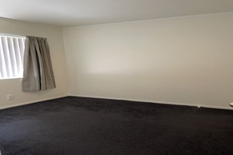 Photo of property in 34 Ginders Drive, Massey, Auckland, 0614