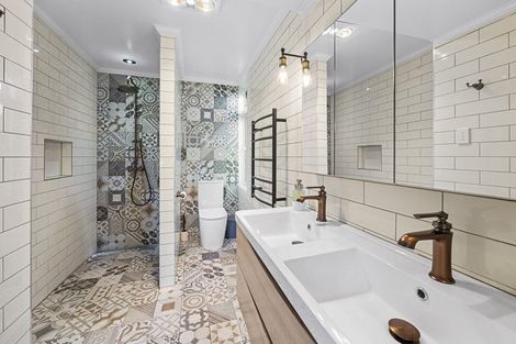 Photo of property in 187 South Road, Hawera, 4610