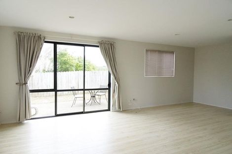 Photo of property in 27/22 Northcross Drive, Oteha, Auckland, 0632