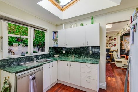 Photo of property in 16 Spencer Road, Hospital Hill, Napier, 4110