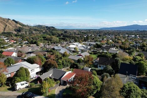 Photo of property in 49a Kakariki Grove, Waikanae, 5036