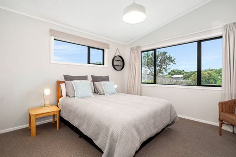 Photo of property in 10 Fenside Street, Waikanae Beach, Waikanae, 5036