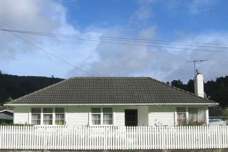 Photo of property in 16 Walker Grove, Stokes Valley, Lower Hutt, 5019