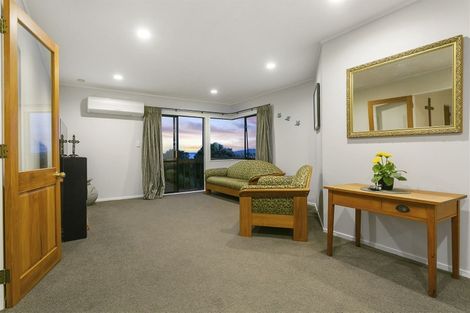 Photo of property in 1/6 Honeysuckle Lane, Mairangi Bay, Auckland, 0630