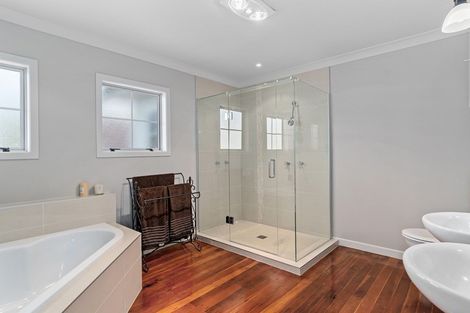 Photo of property in 24 Seaview Road, Otumoetai, Tauranga, 3110