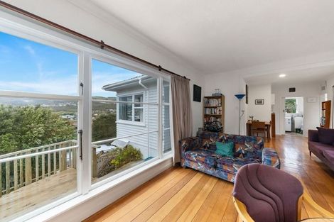 Photo of property in 9 Victory Crescent, Tawa, Wellington, 5028