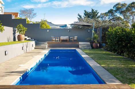 Photo of property in 11 Lawrence Road, Hospital Hill, Napier, 4110