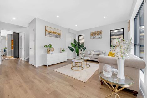 Photo of property in 22 Korowhiti Road, Clarks Beach, 2122