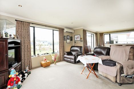 Photo of property in 18 Mauchline Street, Wallacetown, 9816