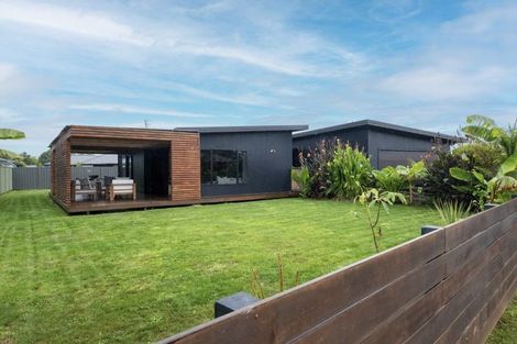 Photo of property in 19 Read Crescent, Clive, 4102