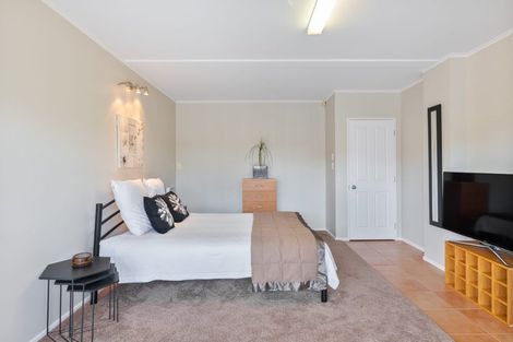 Photo of property in 3 Semillon Avenue, Henderson, Auckland, 0612