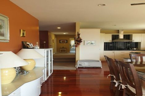 Photo of property in 701a Beach Road, Rothesay Bay, Auckland, 0630