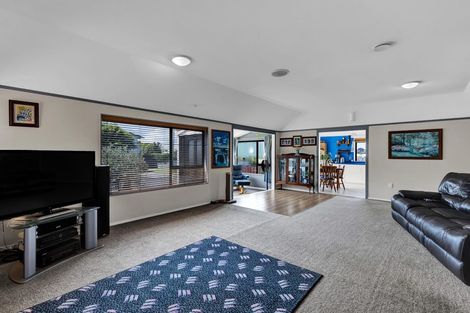 Photo of property in 24 Tiverton Crescent, Whalers Gate, New Plymouth, 4310