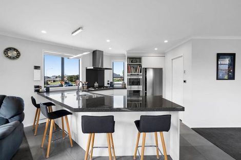 Photo of property in 9 Huetu Place, Bell Block, New Plymouth, 4312
