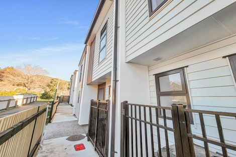 Photo of property in 6/31 Wainuiomata Road, Wainuiomata, Lower Hutt, 5014