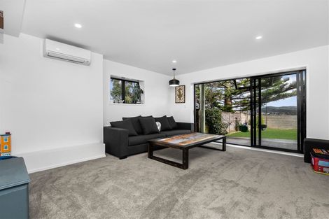 Photo of property in 43 Pleasant Road, Glen Eden, Auckland, 0602