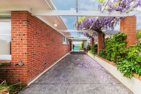 Photo of property in 4301 Great North Road, Glendene, Auckland, 0602