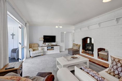 Photo of property in 11 Elder Grove, Whalers Gate, New Plymouth, 4310