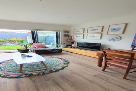 Photo of property in 7 Waru Lane, Te Atatu Peninsula, Auckland, 0610