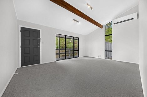 Photo of property in 77 Meadowvale Rise, Titirangi, Auckland, 0604