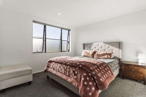 Photo of property in 18 Bellbird Street, Papakura, 2110