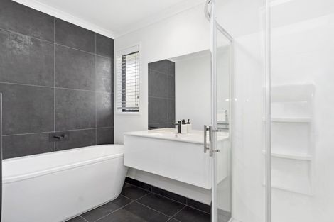 Photo of property in 38 Puhirake Crescent, Pyes Pa, Tauranga, 3112