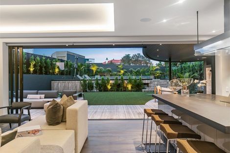 Photo of property in 98 Paritai Drive, Orakei, Auckland, 1071