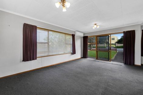 Photo of property in 39 Birdwood Avenue, Moturoa, New Plymouth, 4310
