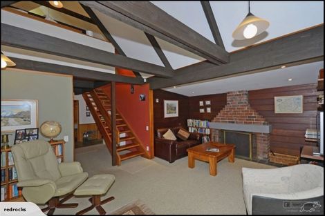 Photo of property in 111 Pinehaven Road, Pinehaven, Upper Hutt, 5019