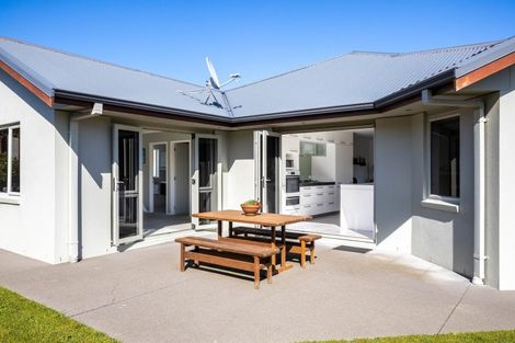 Photo of property in 12 Montrose Place, Highlands Park, New Plymouth, 4312