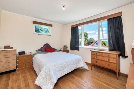 Photo of property in 102 Sunnyside Road, Sunnyvale, Auckland, 0612