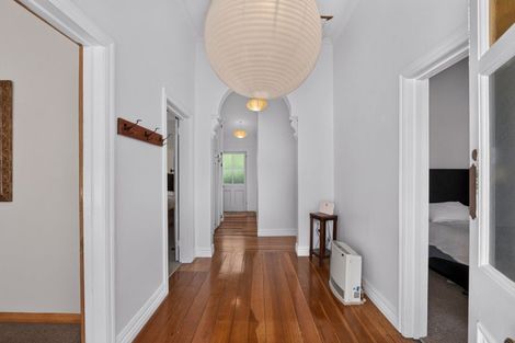 Photo of property in 28 Milton Road, Bluff Hill, Napier, 4110