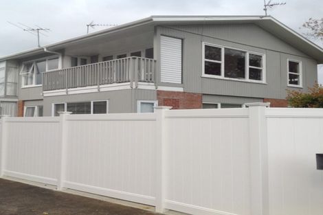 Photo of property in 2/221 Hurstmere Road, Takapuna, Auckland, 0622