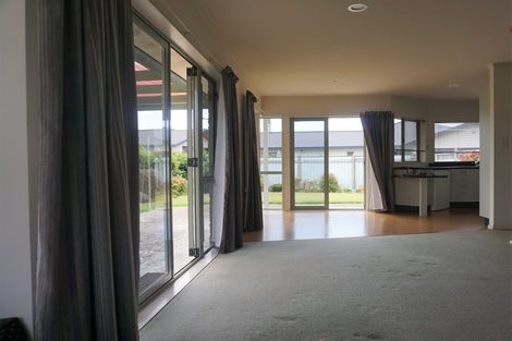 Photo of property in 68 Whiting Crescent, Greenmeadows, Napier, 4112