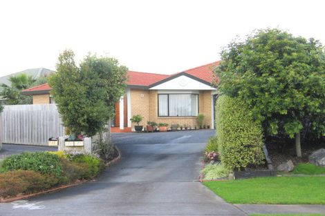 Photo of property in 17 Millisle Place, East Tamaki Heights, Auckland, 2016