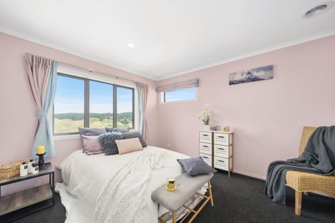 Photo of property in 15 Bickerton Rise, Churton Park, Wellington, 6037