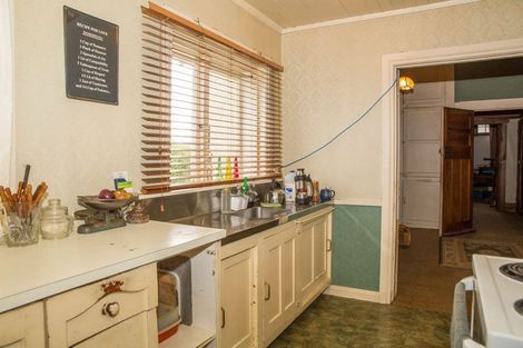 Photo of property in 1 Windsor Street, Dannevirke, 4930