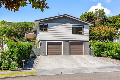 Photo of property in 61 Albatross Close, Whitby, Porirua, 5024
