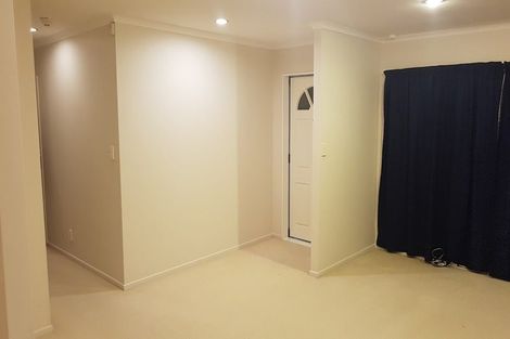 Photo of property in 8 Jeffery Reeve Crescent, Ranui, Auckland, 0612