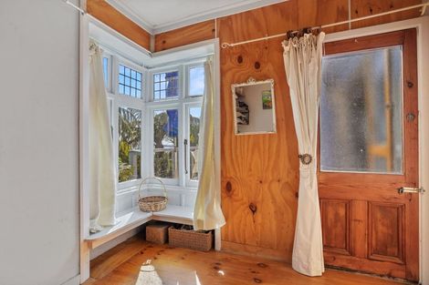 Photo of property in 84 Moncks Spur Road, Redcliffs, Christchurch, 8081